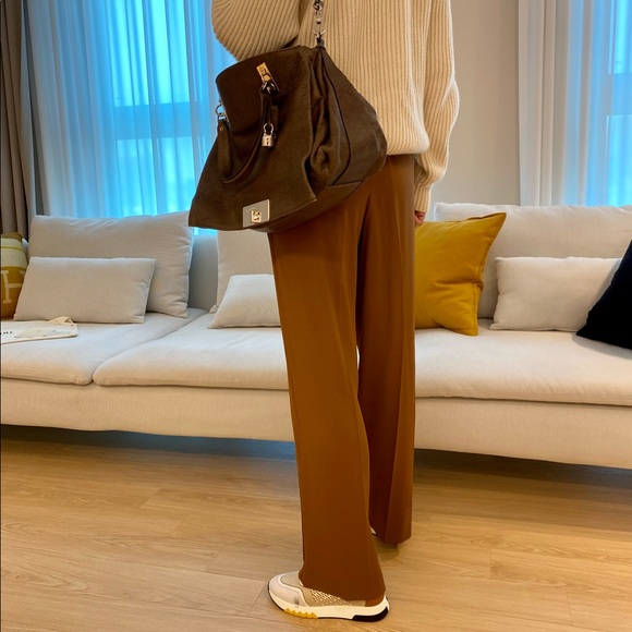 Celine Tan Leather Women’s Handbag - Picture 5 of 8